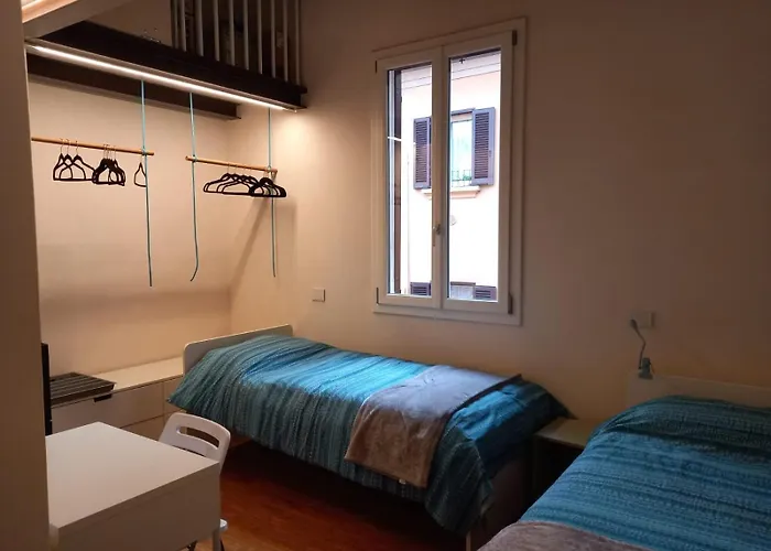 Moderno In Piazza Aldrovandi 볼로냐